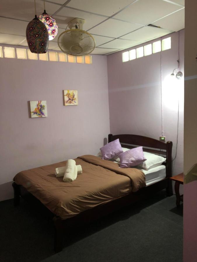 Holiday Phangan - Hostel & Bar Тонгсала Екстер'єр фото