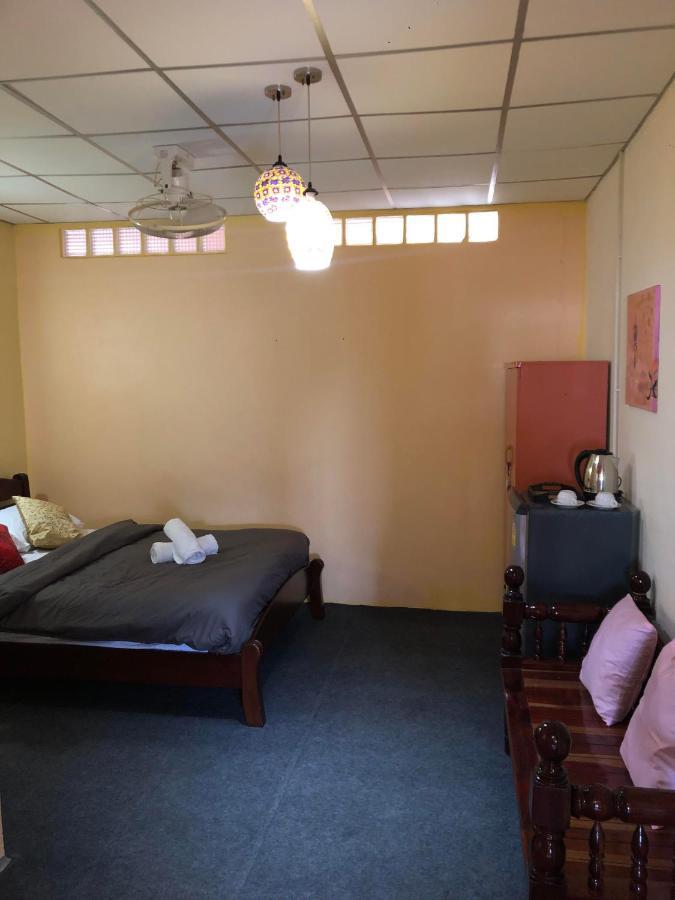 Holiday Phangan - Hostel & Bar Тонгсала Екстер'єр фото